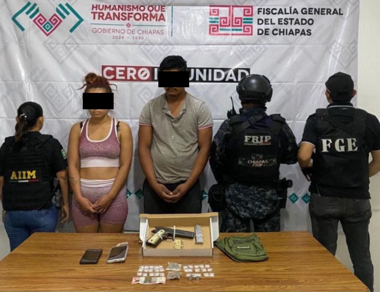 SSP y FGE detienen a dos personas con arma de fuego y presuntos narcóticos en Mapastepec.