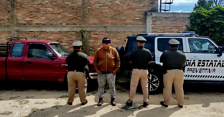 SSP y FGE detienen a masculino con vehículo con reporte de robo en Comitán de Domínguez.