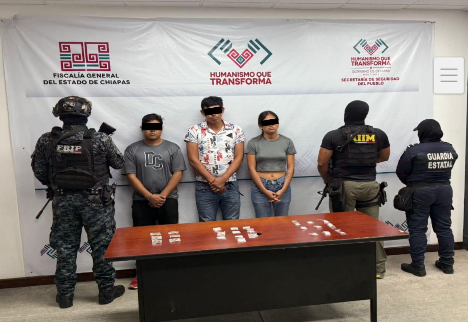 En operativo interinstitucional detienen a tres personas por posesión de presuntos narcóticos en Ocozocoautla.