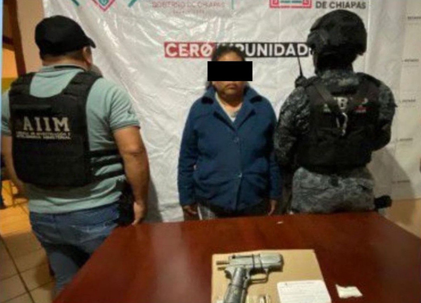 En operativo interinstitucional detienen a fémina con presuntos narcóticos y arma de fuego en Berriozábal.