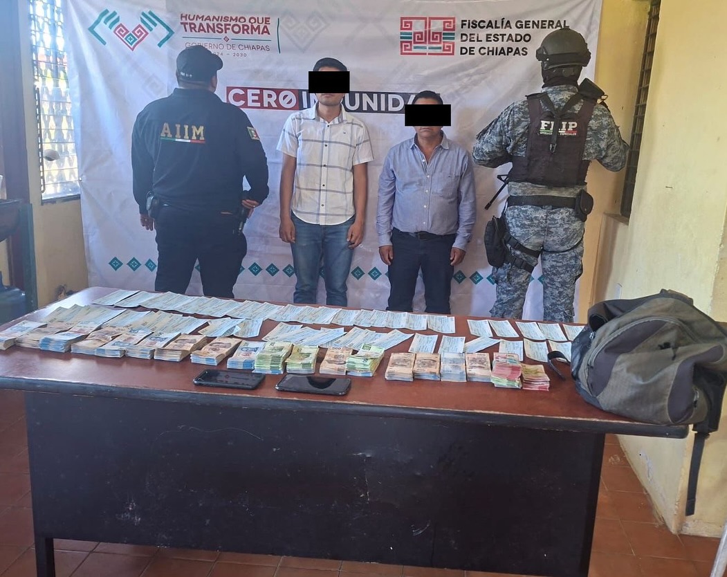 SSP y FGE detienen a dos personas con más de un millón 300 mil pesos en Huixtla.