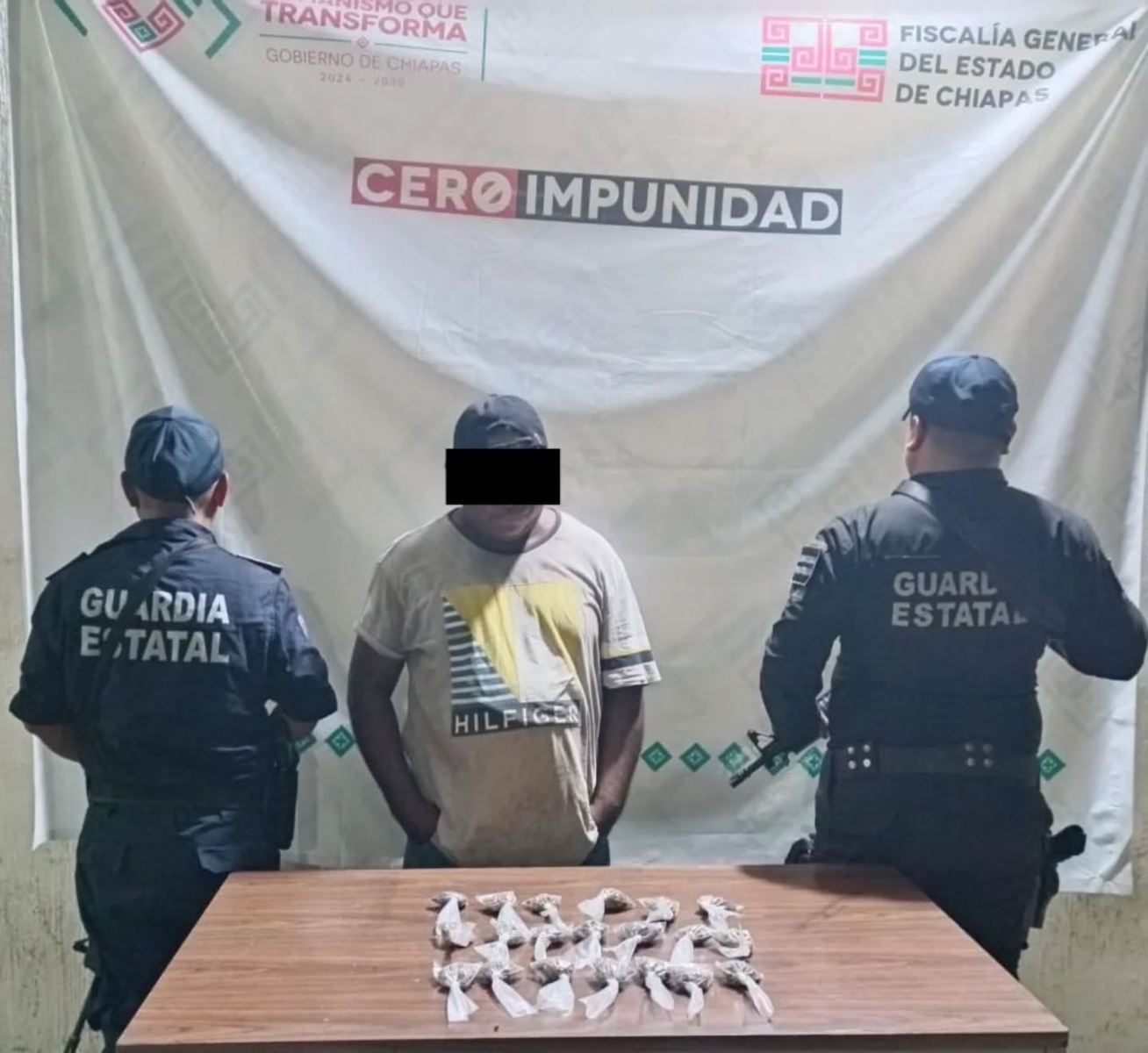 En operativo de seguridad detienen a presunto narcomenudista en Tapachula.