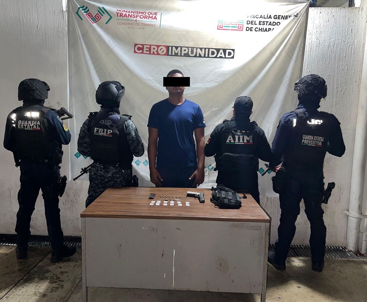 En operativo SSP y FGE detienen a masculino con presuntos narcóticos y arma de fuego en Suchiate