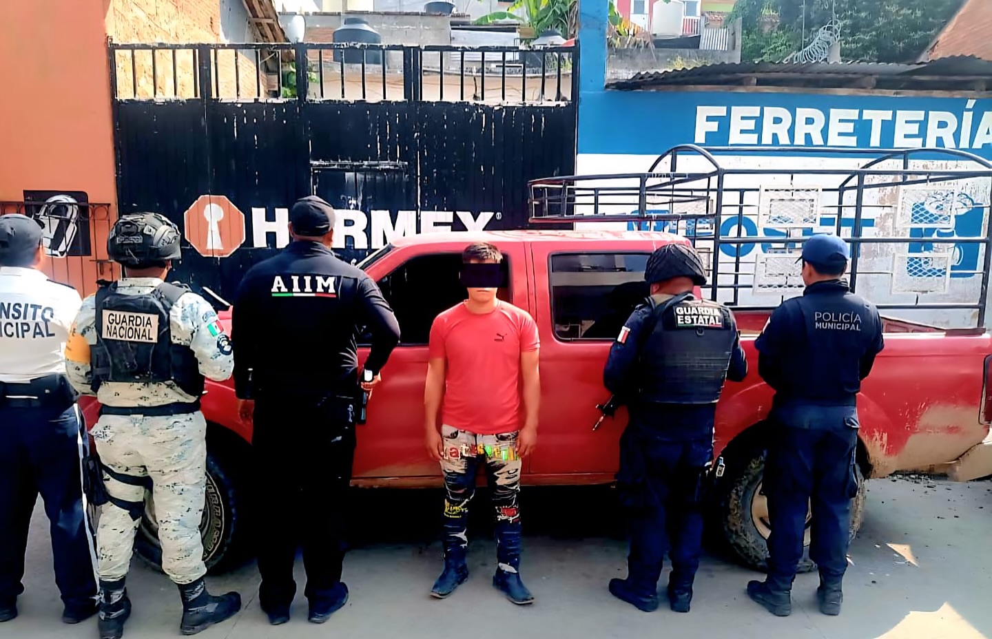 En operativo interinstitucional en Simojovel detienen a masculino con vehículo con reporte de robo