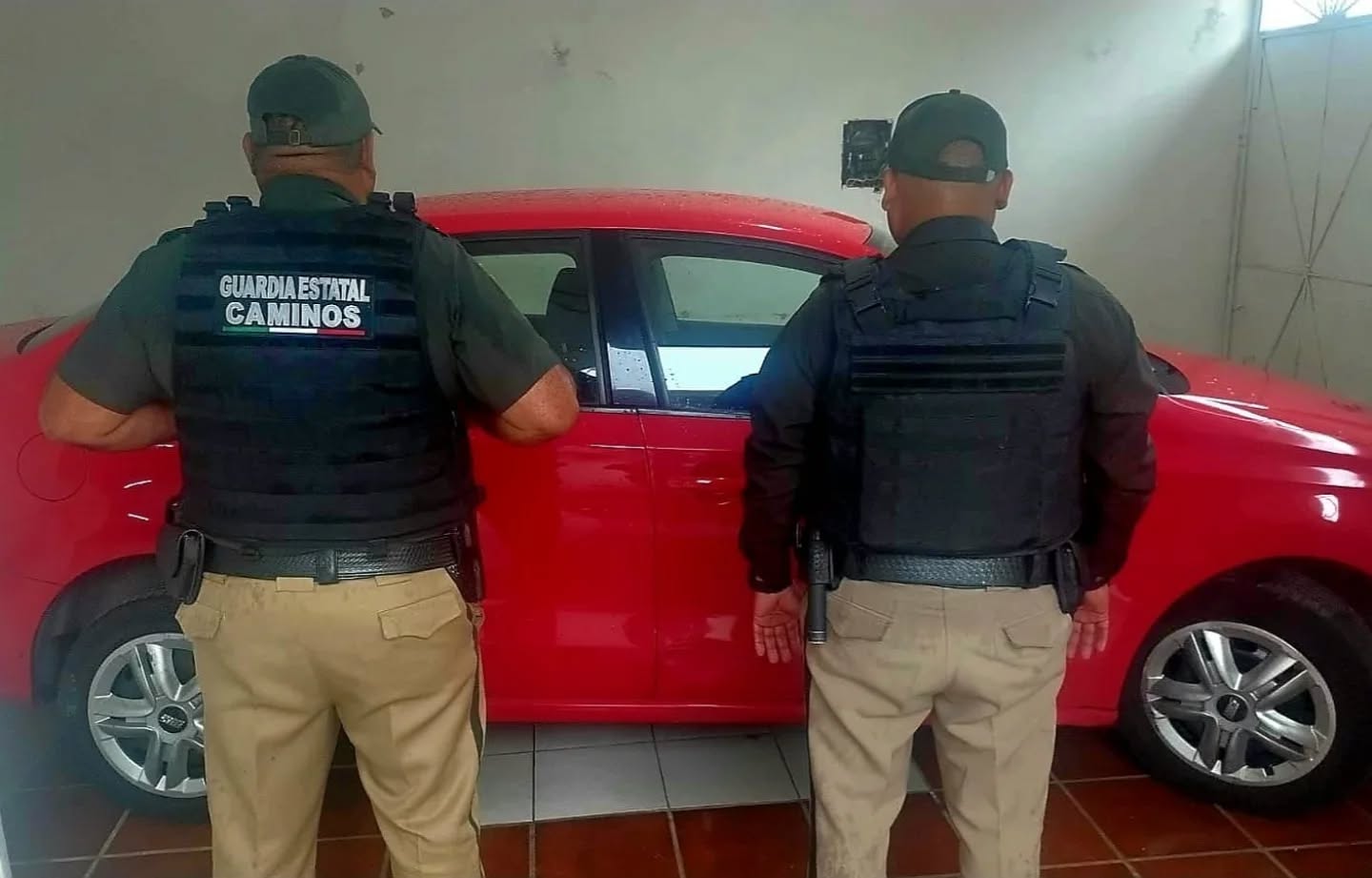 En operativo de seguridad detienen a masculino con vehículo con reporte de robo en Cacahoatán