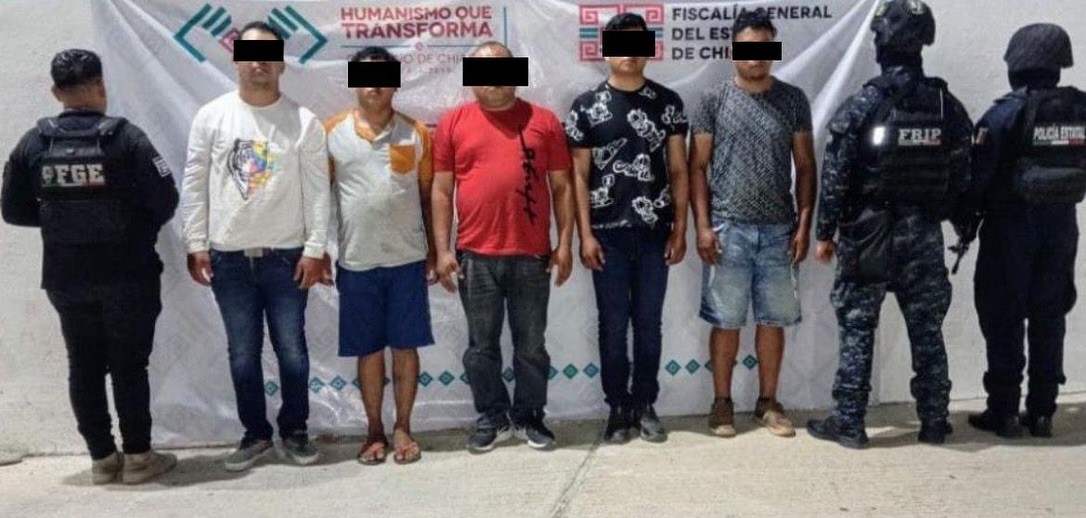 En operativo de seguridad detienen a seis personas por el probable delito de resistencia de particulares.