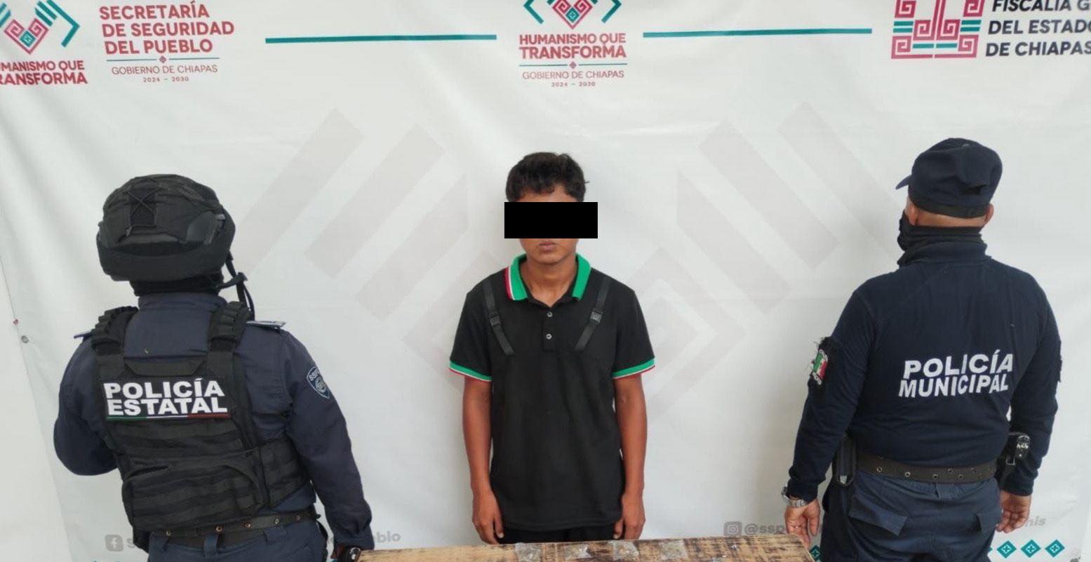 SSP y FGE detienen a masculino con presuntos narcóticos en Tapachula.