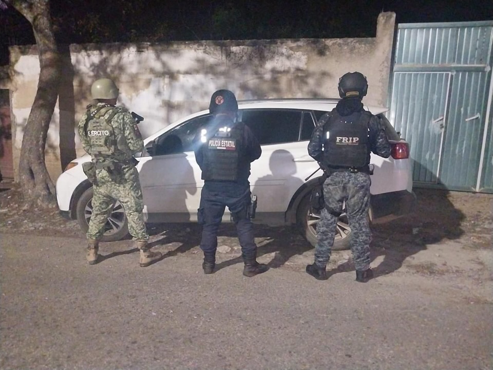 Dos presuntos integrantes de la delincuencia organizada detenidos en Amatenango de la Frontera.