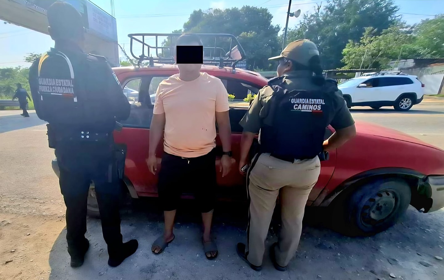 En operativo de seguridad detienen a masculino con vehículo con reporte de robo en Chiapa de Corzo