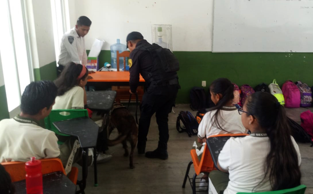 Realiza SSP Operativo Mochila en secundaria de Tuxtla Gutiérrez