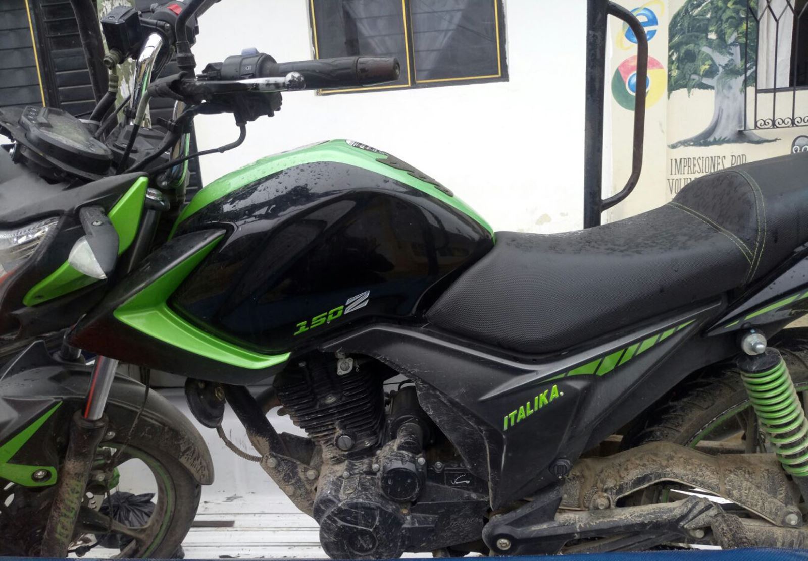 Recupera SSP motocicleta, asegura arma y evita venta de drogas