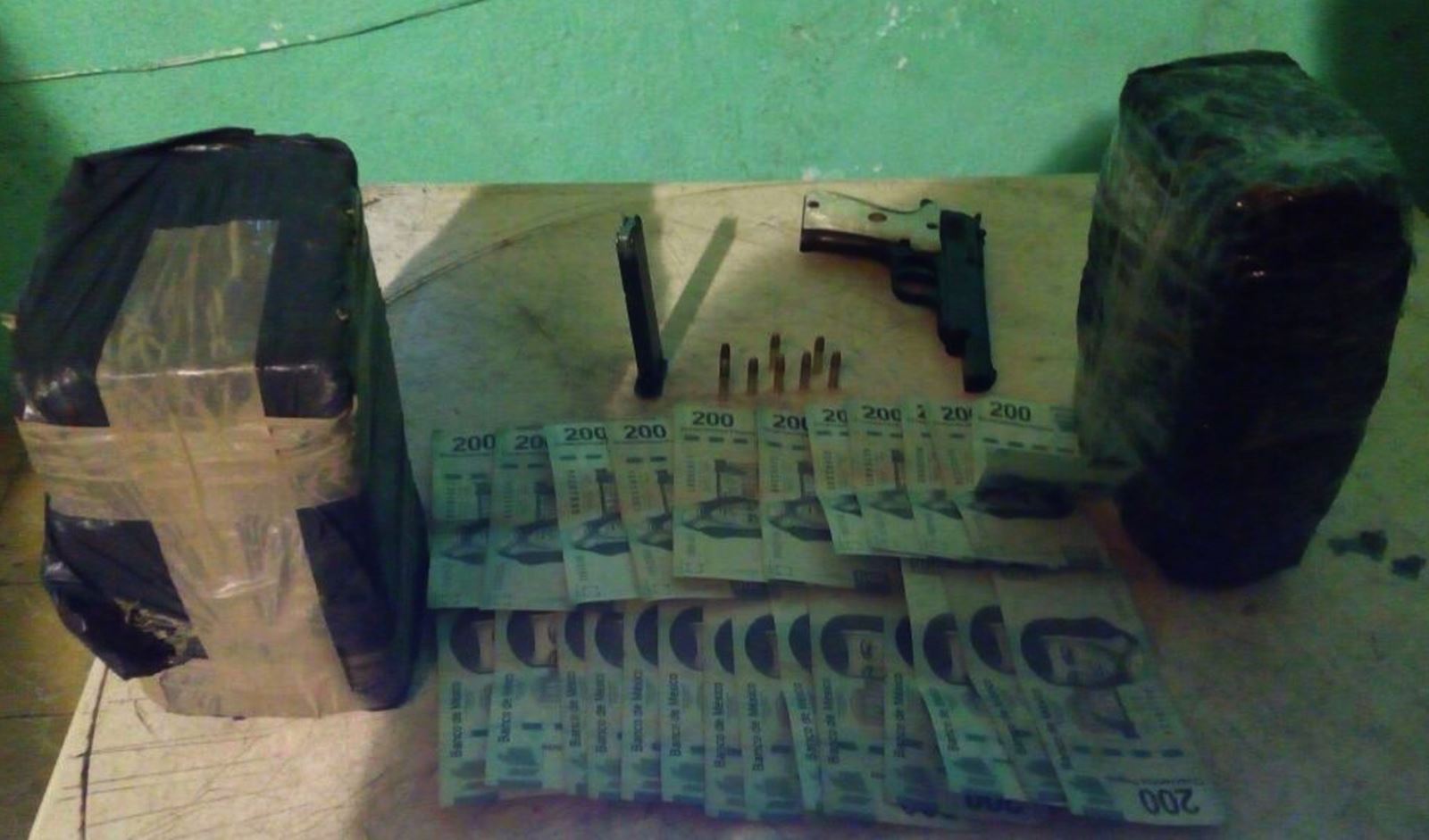 SSP decomisa droga y arma de fuego a personas relacionadas con robos y asaltos carreteros